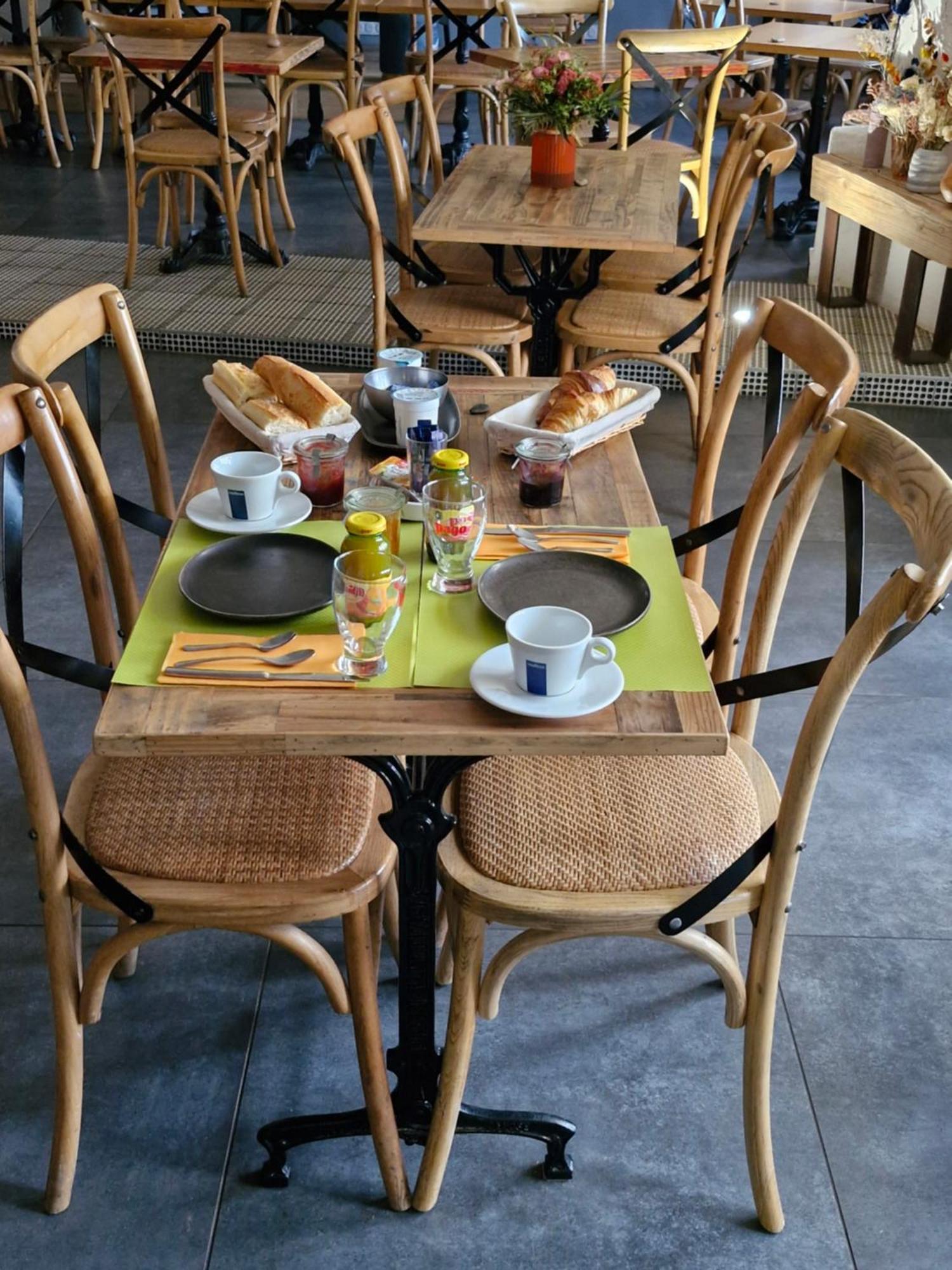 Chambres D'Hotes Du Bistrot D'Ici Saint-Saturnin  Eksteriør bilde